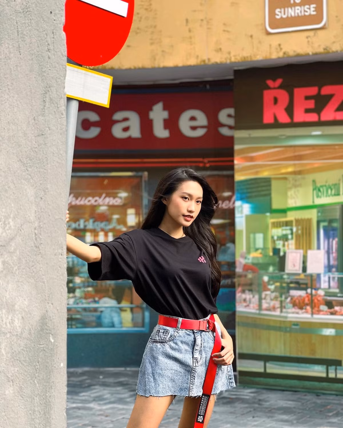 Đồng thời, cô còn nhận được danh hiệu Người đẹp Tài năng sau màn trình diễn piano.