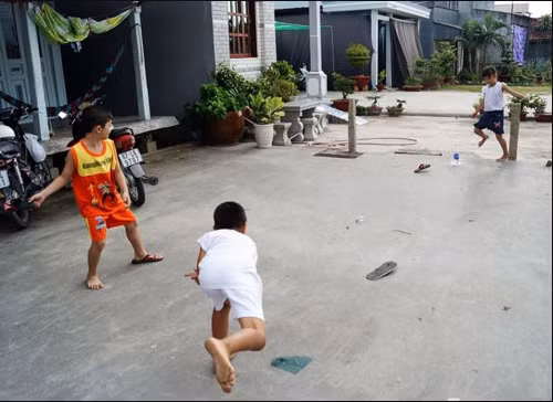 Trò chơi tạt lọn thử thách độ chính xác, trò chơi tuổi thơ dữ dội.