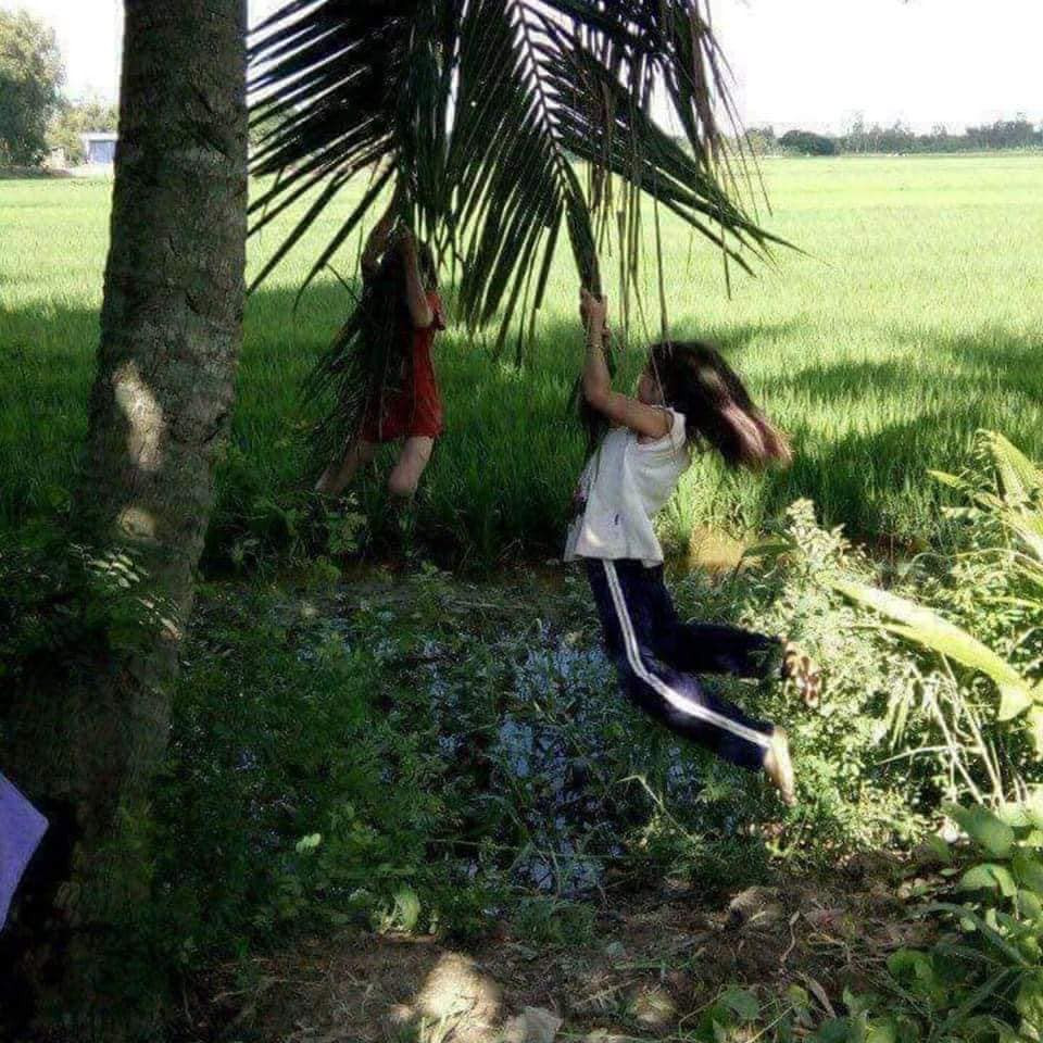 Có thể là những khoảng thời gian khó khăn, phải bươn chải, xoay sở khi còn quá nhỏ. Tùy vào gia cảnh, điều kiện, nơi sống mà kỷ niệm tuổi thơ của mỗi người sẽ không giống nhau.