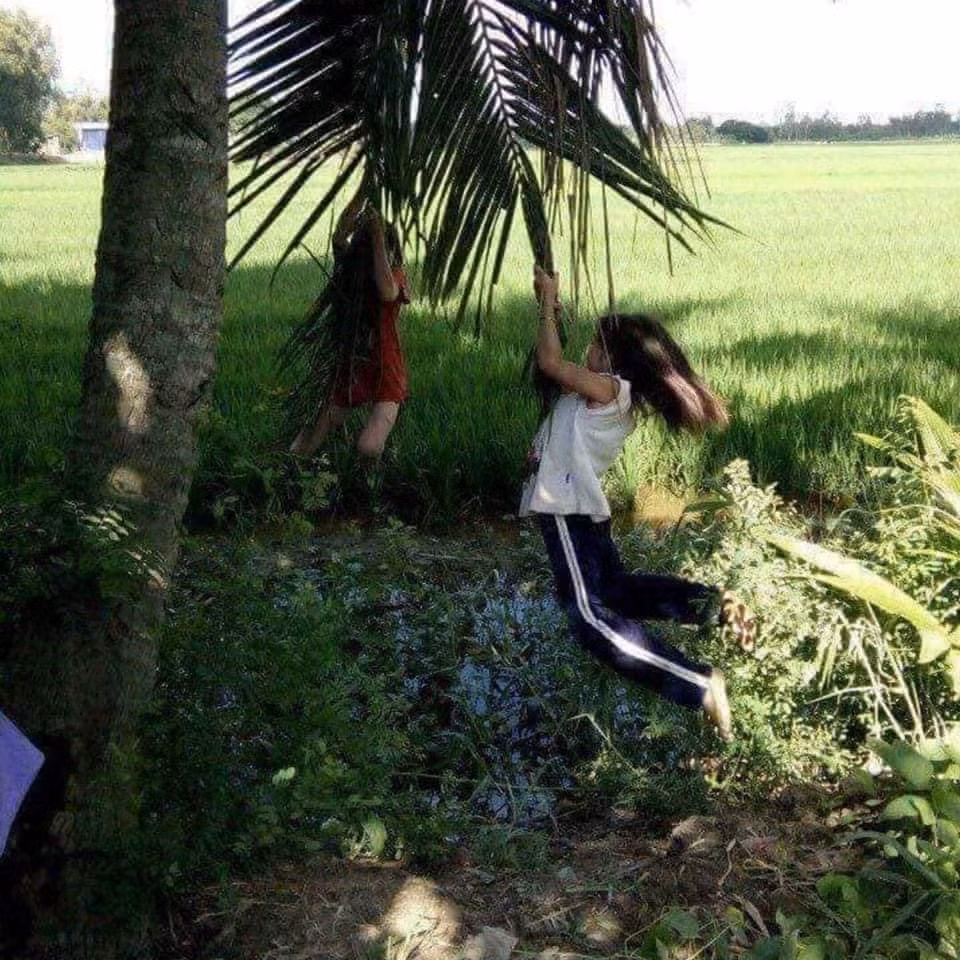 Có thể là những khoảng thời gian khó khăn, phải bươn chải, xoay sở khi còn quá nhỏ. Tùy vào gia cảnh, điều kiện, nơi sống mà kỷ niệm tuổi thơ của mỗi người sẽ không giống nhau.