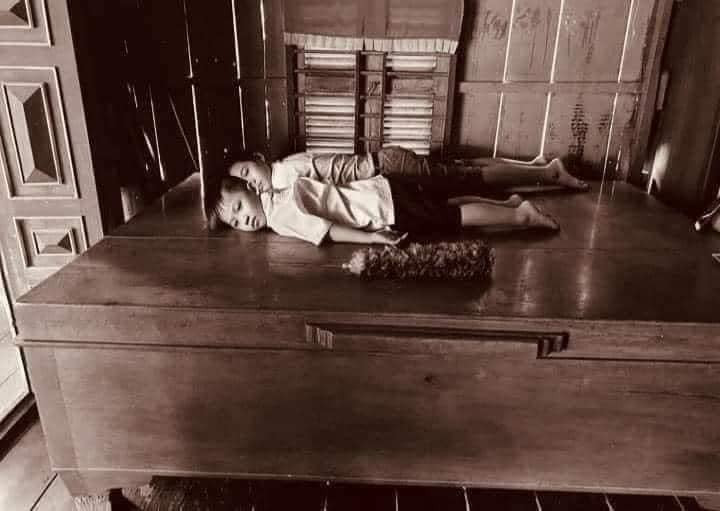  Tuổi thơ là khoảng thời gian quan trọng với mỗi người. Bởi khoảng thời gian thơ bé, những gì mà ta trải qua, sẽ góp phần định hình con người ta về sau.