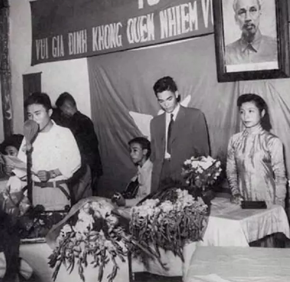 Trước đó cũng từng xuất hiện không ít hình ảnh cưới cách đây mấy chục năm.