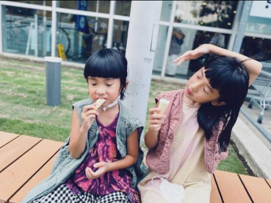 Momo trở thành "hiện tượng mạng" với rất nhiều fan từ khắp nơi trên thế giới.