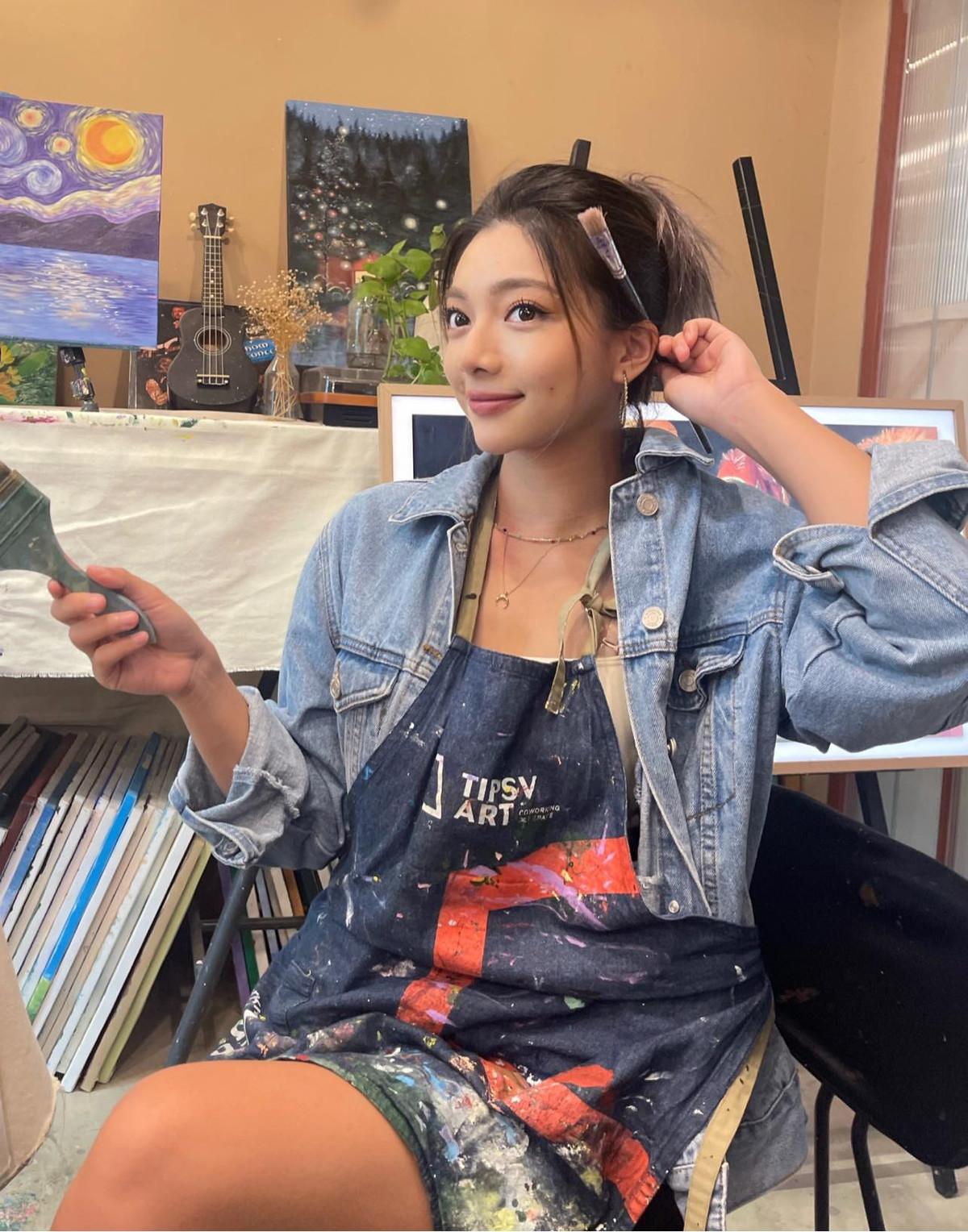 Cô sở hữu vẻ đẹp khoẻ khoắn, thân hình săn chắc vì học võ từ khi còn rất nhỏ.