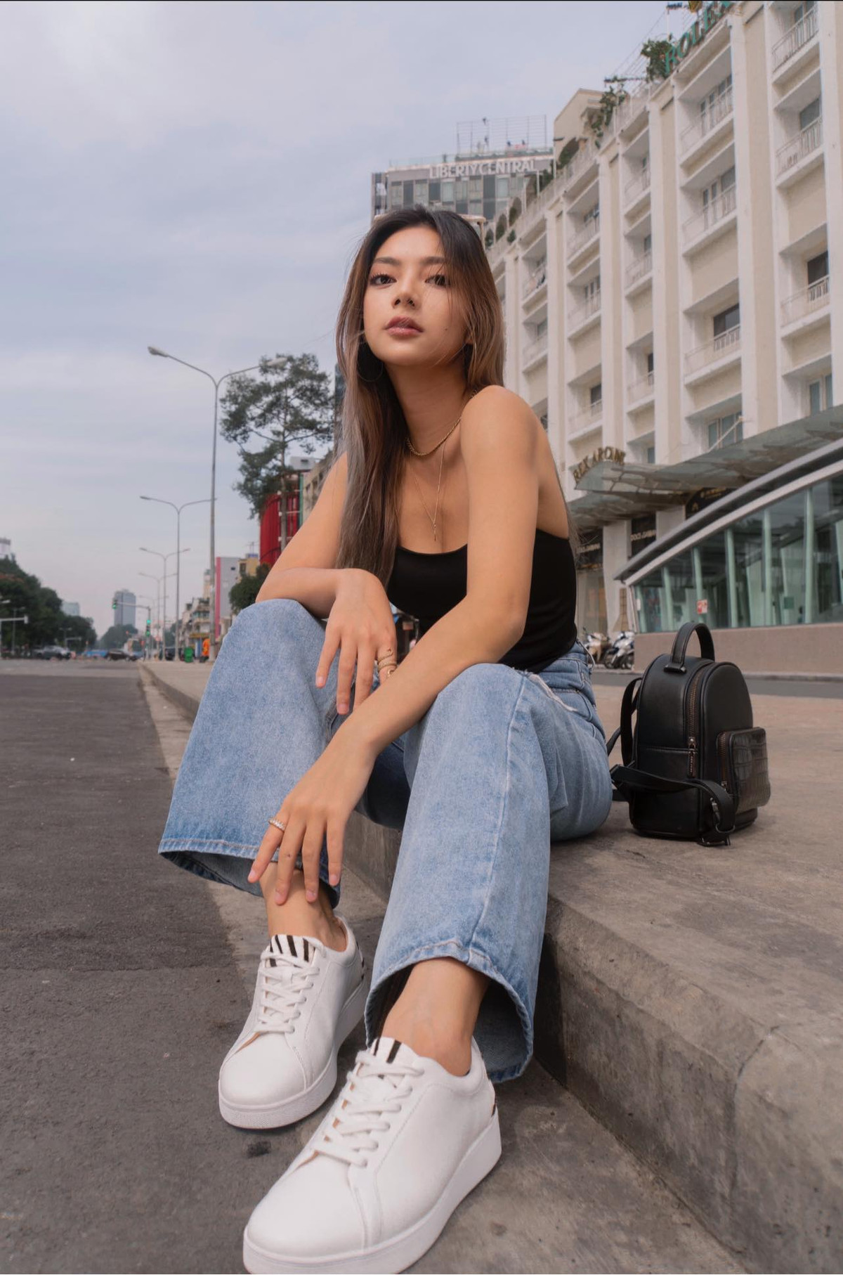 Người đẹp 9X sở hữu ngoại hình nổi bật, body cân đối và gu thời trang dẫn đầu xu hướng.