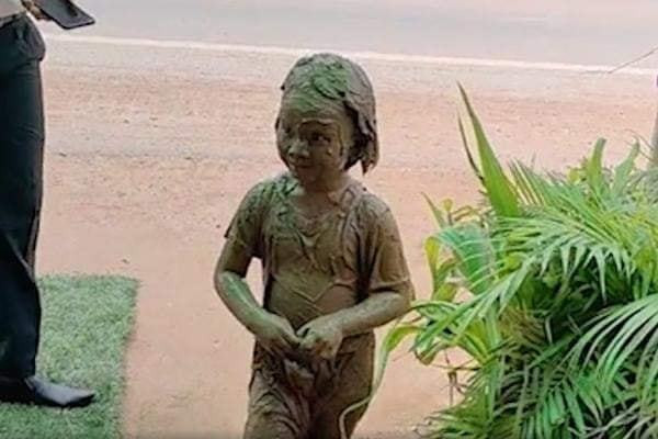 Một khi con gái mà nghịch sẽ đáng sợ và kinh khủng hơn con trai nhiều lắm đấy.