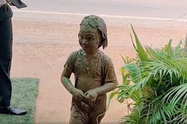 Một khi con gái mà nghịch sẽ đáng sợ và kinh khủng hơn con trai nhiều lắm đấy.