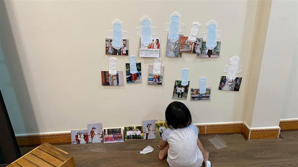 Chứng kiến cảnh tượng hài hước này, nhiều bà mẹ đã phải công nhận câu nói đẻ con gái cho thùy mị, nết na, dễ nuôi là hoàn toàn sai.