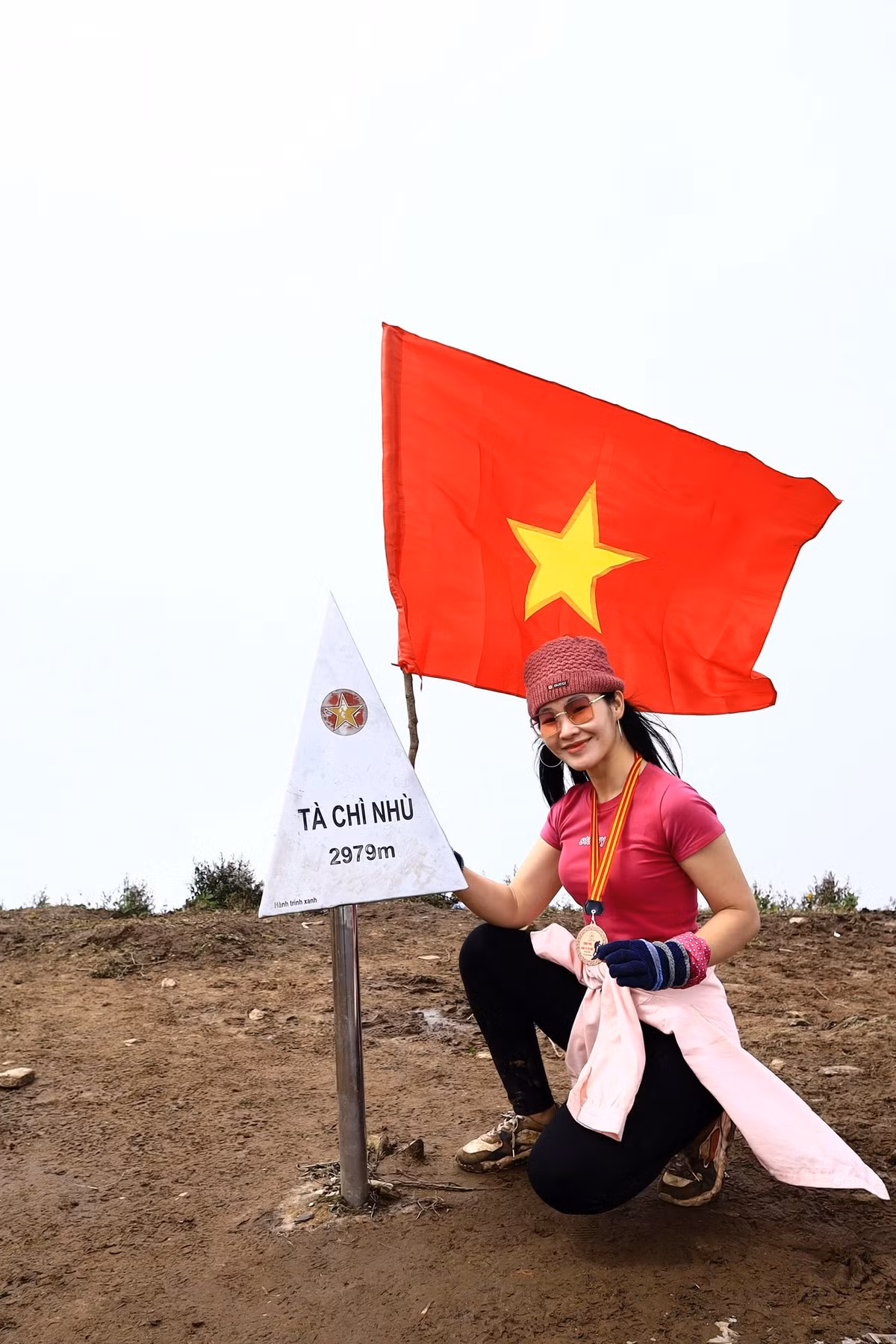 Cứ vào cuối thu, người ta lại lên kế hoạch đi săn loài hoa Chi Pâu trên đỉnh Tà Chì Nhù, ngắm nhìn biển tím mộng mơ, hòa với thiên nhiên núi rừng.