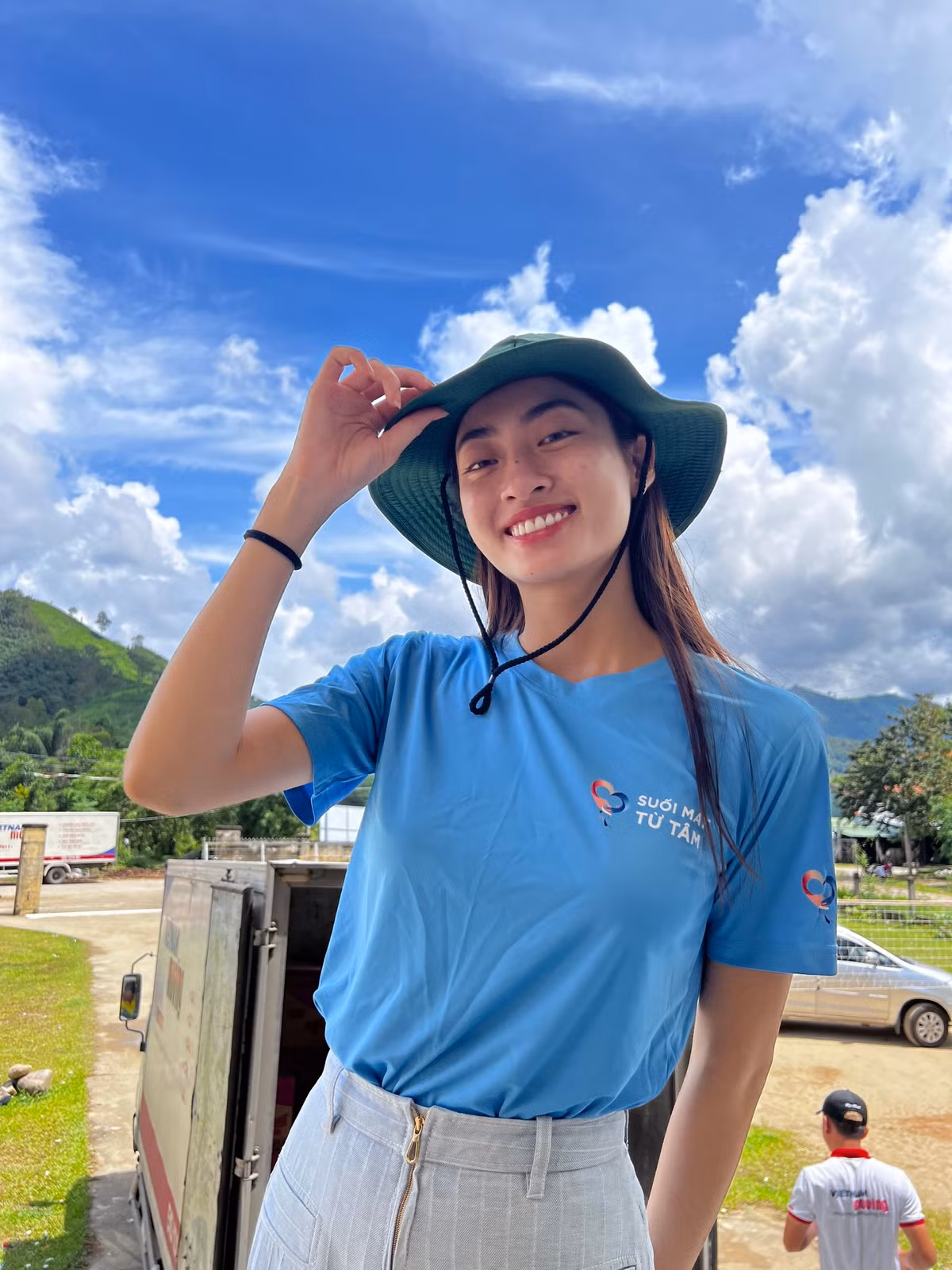 Lương Thùy Linh cho biết "Chị là một trong những người bê tráp của chị Nga và chị Đỗ Mỹ Linh luôn". Qua đây, có thể thấy rằng mọi tin đồn vừa qua không chỉ là tin đồn mà đã thành sự thật.