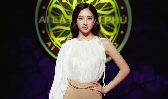 Ngoài ra người đẹp còn đảm nhận chức vụ giám đốc phát triển dự án của một tập đoàn bất động sản.