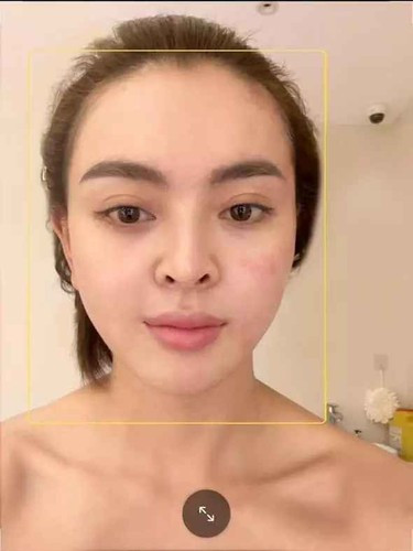 Cư dân mạng nhiều lần lấy làm ngạc nhiên trước nhan sắc "hot girl bán hàng online" khi không có phần mềm làm đẹp.