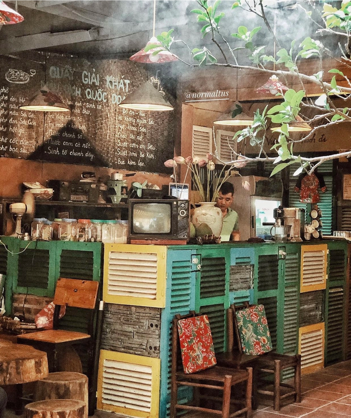 Nằm trong top quán cà phê xưa cũ ở Hà Nội không thể không nhắc đến Zoom Bao Cấp. Ảnh: normaltus