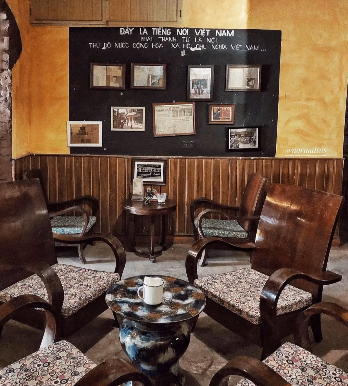 Quán được bài trí tỉ mỉ đến từng chi tiết để làm sống dậy những ký ức xưa cũ của một thời đã qua. Địa chỉ: P110 C6 Vũ Ngọc Phan, Đống Đa. Ảnh: normaltus