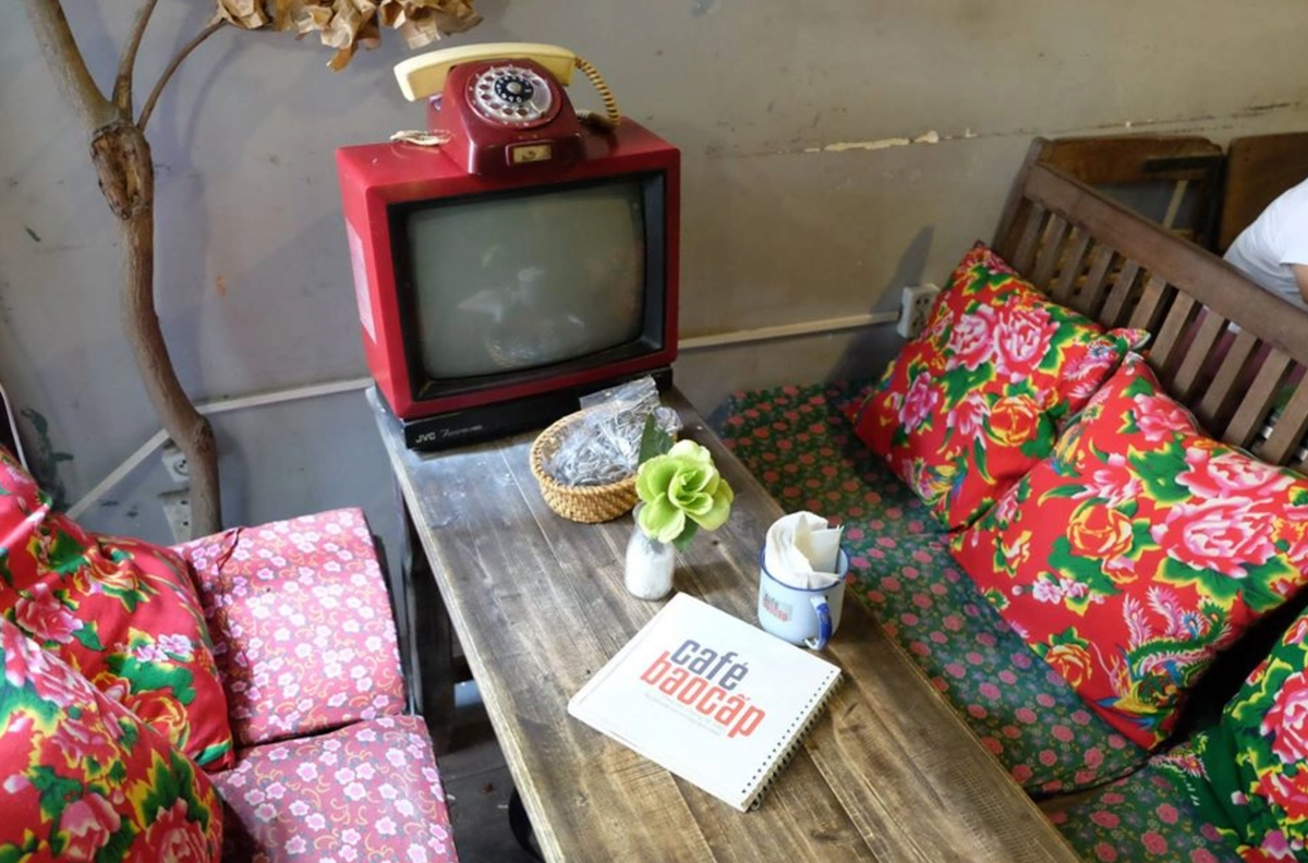 Ngoài cà phê, thì quán còn có nước rau má và nước sắn dây, những món đồ uống mà bà và mẹ thường pha những ngày hè nóng của năm 80 và 90. Địa chỉ: Số 1 ngõ 189 phố Giảng Võ, Đống Đa. Ảnh: @Baocapcafe