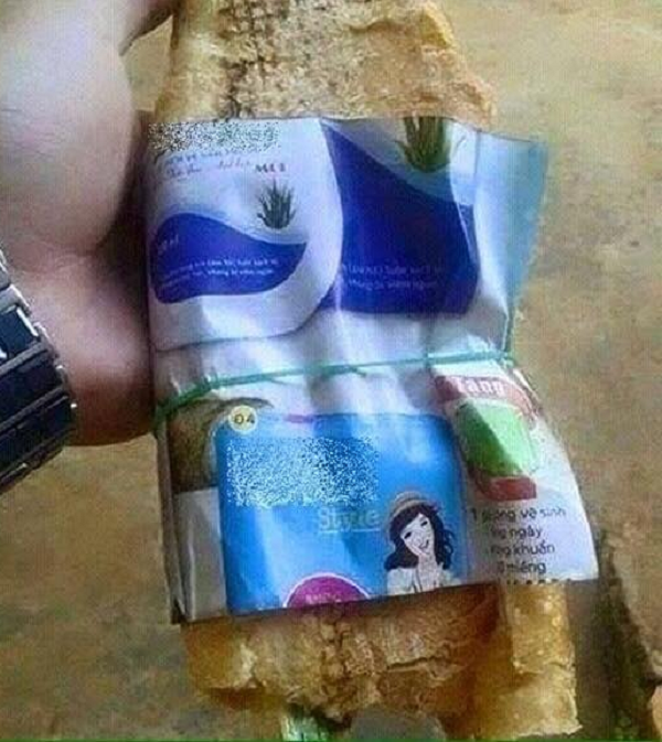 Một combo kết hợp bánh mì và giấy gói "hết hồn" khác. Ảnh: Tổng hợp
