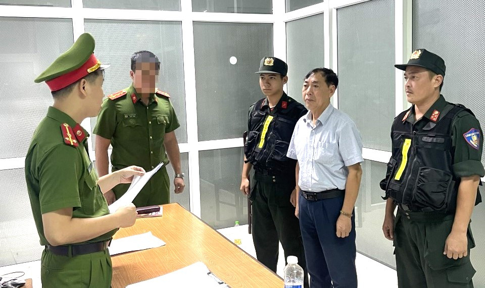 Giám đốc công ty lừa ký hợp đồng kinh doanh, chiếm đoạt tiền tỷ Giam doc cong ty lua ky hop dong kinh doanh, chiem doat tien ty