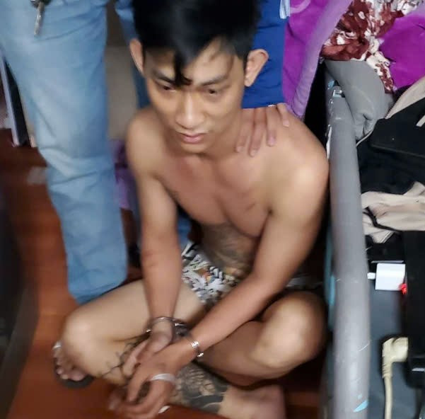 Thanh niên ở Đà Nẵng đem điện thoại đi cầm rồi cướp lại Thanh nien o Da Nang dem dien thoai di cam roi cuop lai