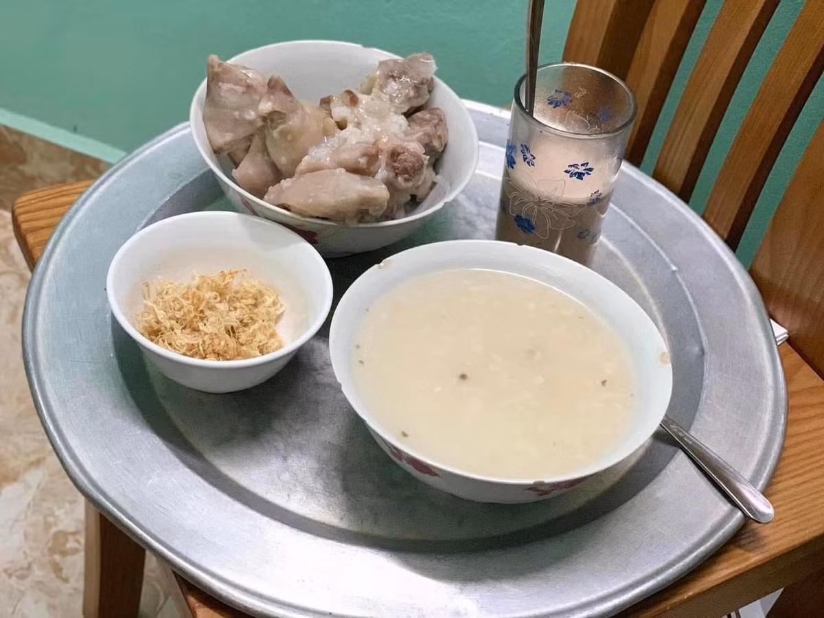 Đổi khẩu vị với bát cháo chân giò để bổ sung sữa cho người mẹ