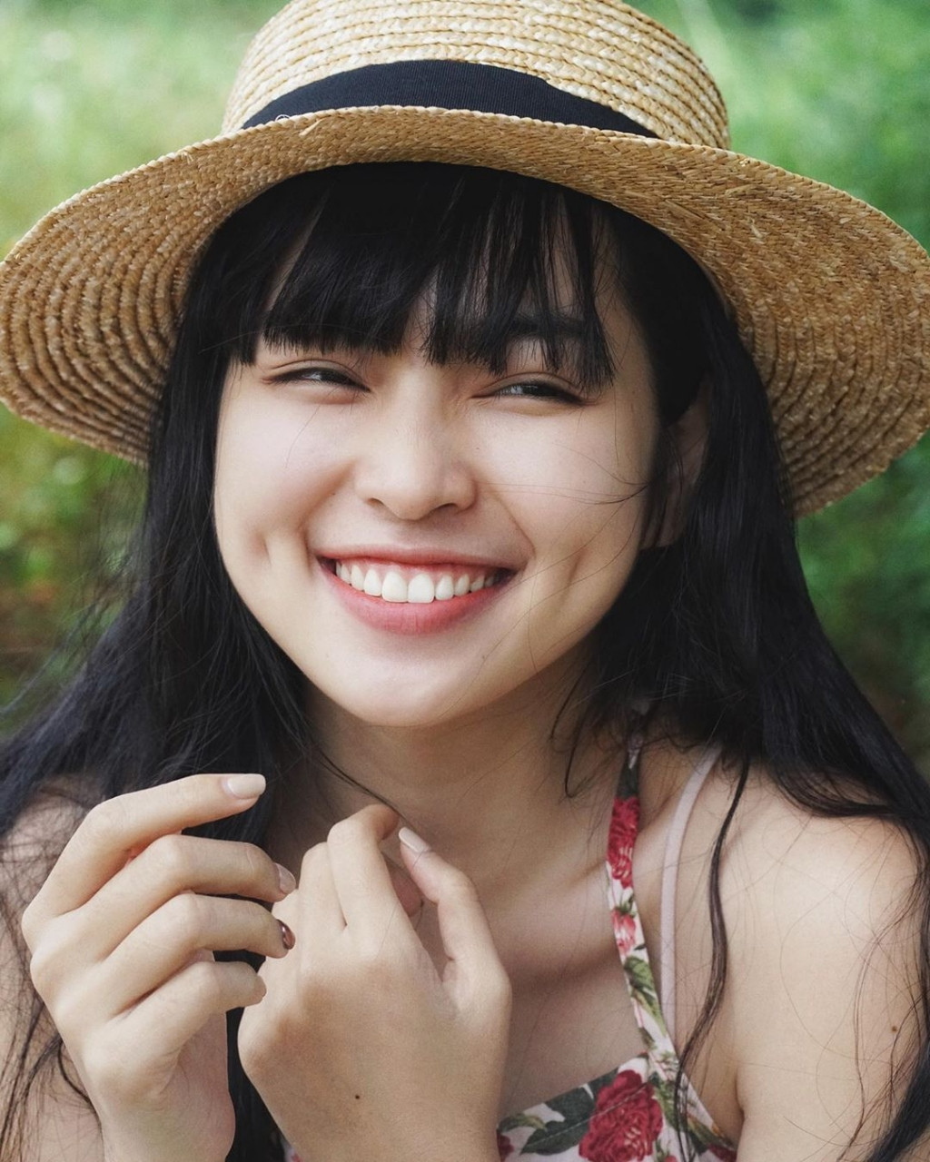 Khánh Vân tốt nghiệp ngành Thiết kế thời trang của trường Quốc tế ADS International Design Art Center và hoạt động nghệ thuật với vai trò diễn viên, người mẫu ảnh.