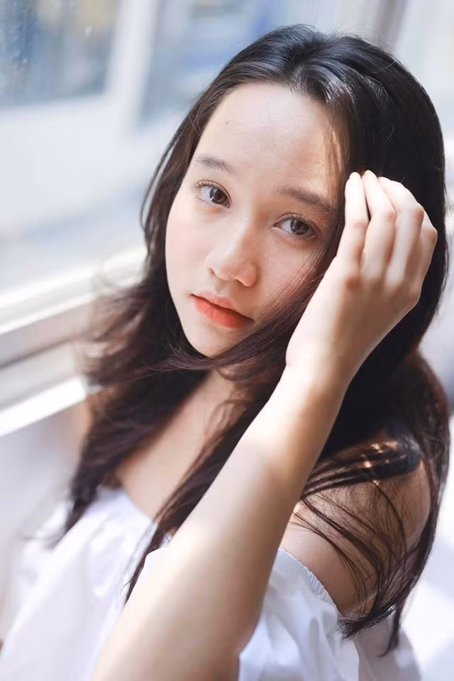 Mặc dù chỉ mới nổi tiếng gần đây từ phim Mắt biếc, trang cá nhân của hot girl Trúc Anh đã cán mốc hơn 300 ngàn người theo dõi.