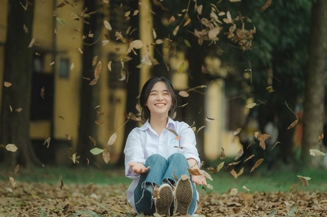 Bỗng dưng nổi tiếng nên Linh Anh có thêm nhiều mối quan hệ mới, bạn bè từ khắp mọi miền đất nước, điều này khiến cô bạn cảm thấy vui và tự tin hơn trong giao tiếp.