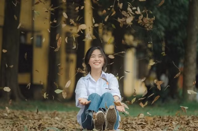 Bỗng dưng nổi tiếng nên Linh Anh có thêm nhiều mối quan hệ mới, bạn bè từ khắp mọi miền đất nước, điều này khiến cô bạn cảm thấy vui và tự tin hơn trong giao tiếp.