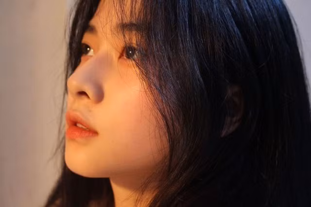 Hot girl học đường này cho biết thường xuyên trau dồi, học thêm ngoại ngữ vì đây là điều cực kỳ quan trọng cho tương lai sau này. Cô nàng quan niệm con gái không những cần một ngoại hình ưa nhìn mà sự hiểu biết, trí tuệ cũng vô cùng cần thiết.