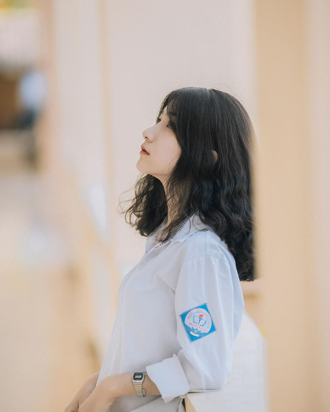 Hot teen Hồ Khánh Linh (TP Thanh Hoá) học lớp 9 nhưng khá nổi tiếng nhờ sở hữu nét đẹp mong manh nữ tính.