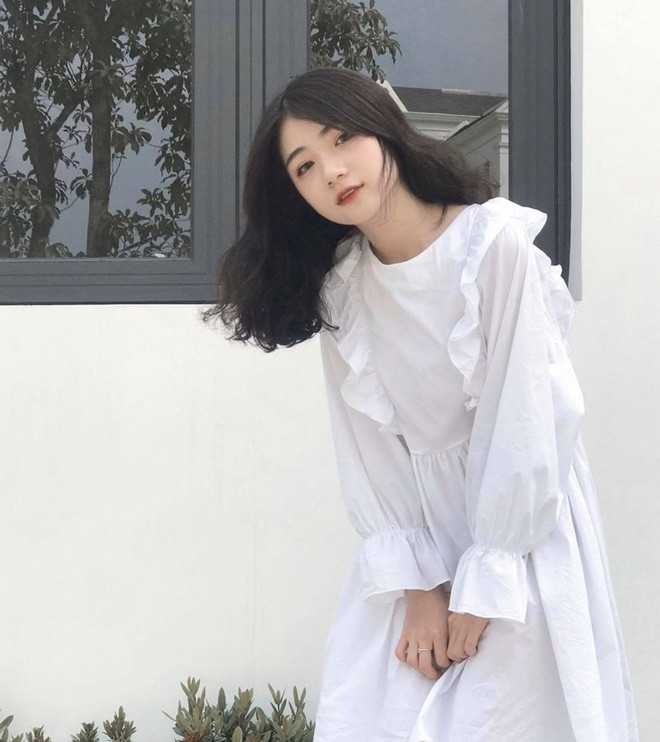 Hiện tại, Khánh Linh đang dành phần lớn thời gian để ôn thi vào trường THPT yêu thích. Trong tương lai xa hơn, cô bạn mong muốn sẽ được theo đuổi con đường nghệ thuật. Mời quý độc giả đón xem thêm video Gặp nữ sinh xứ Nghệ "nói 7 thứ tiếng" - Nguồn: KÊNH VTC14