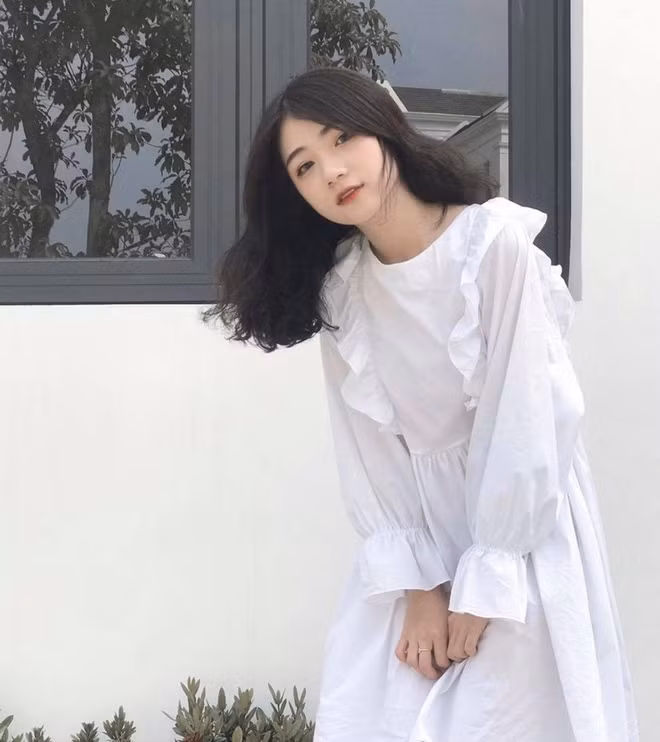 Hiện tại, Khánh Linh đang dành phần lớn thời gian để ôn thi vào trường THPT yêu thích. Trong tương lai xa hơn, cô bạn mong muốn sẽ được theo đuổi con đường nghệ thuật. Mời quý độc giả đón xem thêm video Gặp nữ sinh xứ Nghệ "nói 7 thứ tiếng" - Nguồn: KÊNH VTC14