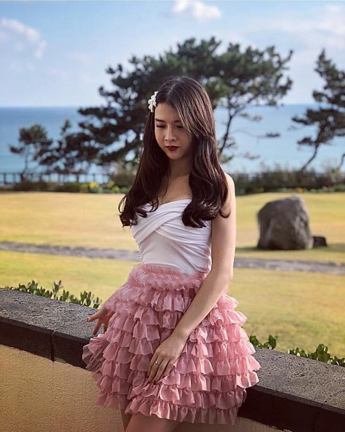 Dù những tấm hình này đã được chụp từ cách đây rất lâu, thế nhưng cách phối đồ vẫn rất thời thượng.