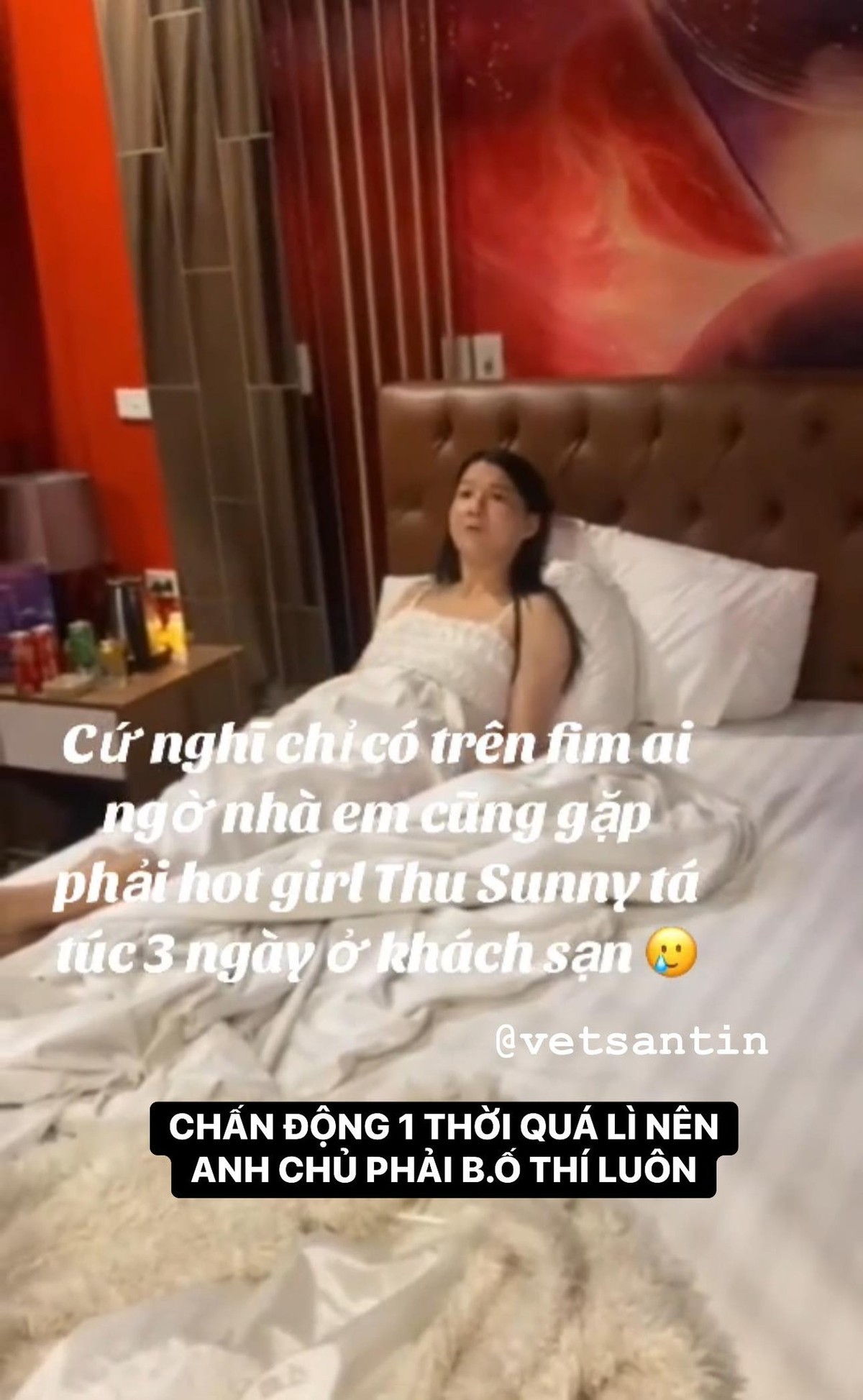 Ngay khi các thông tin và hình ảnh này được chia sẻ, cư dân mạng lập tức tìm ra rất nhiều hình ảnh và clip khác của cô gái này. Trong đó, hầu như đều là các clip về việc cô gái này đi ăn tại các nhà hàng nhưng không chịu thanh toán. Trong đó có 1 lần cô nàng này cũng đến 1 khách sạn ở lại nhiều ngày liền và cũng không thanh toán chi phí.