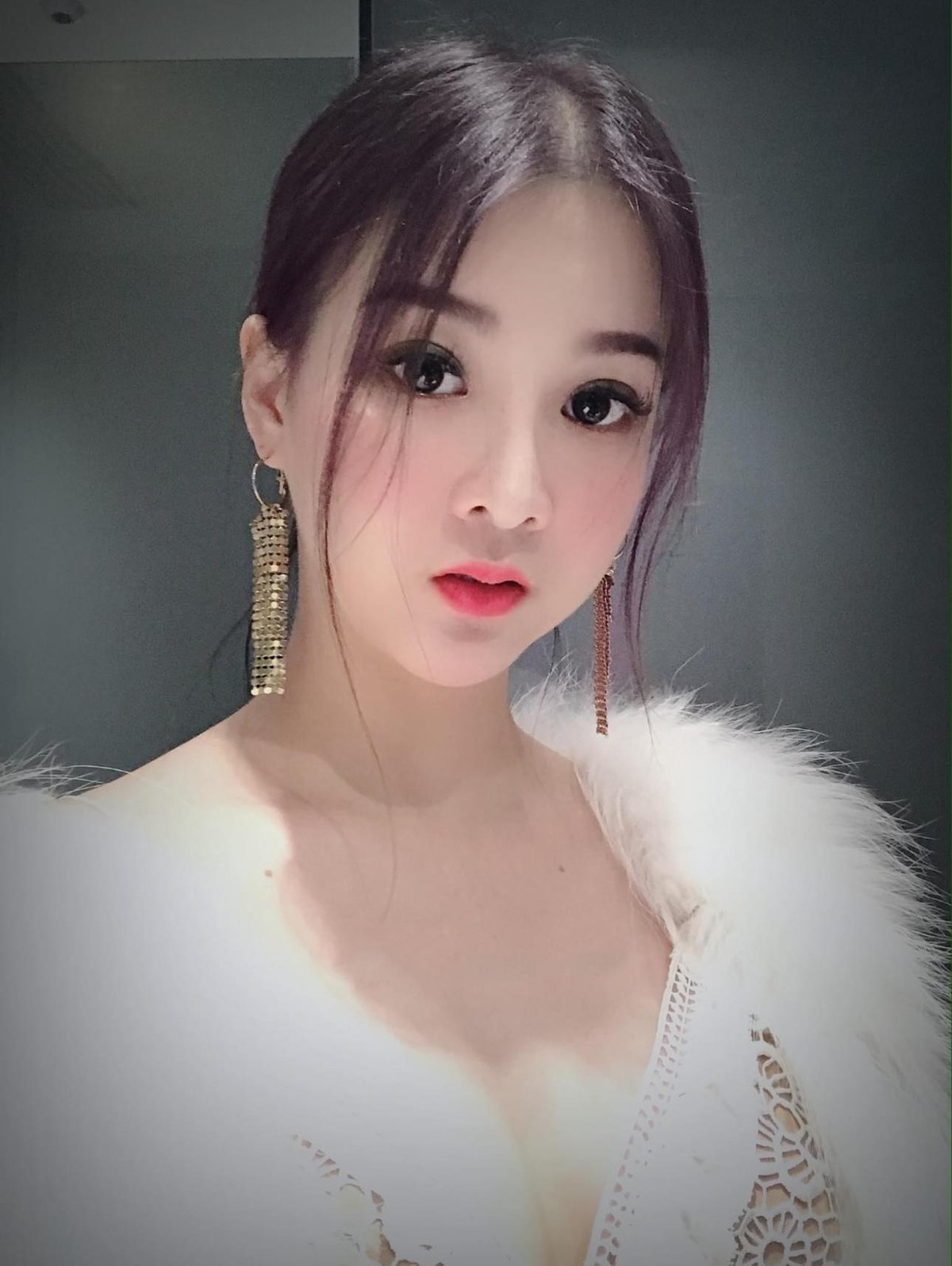 Nhiều người cho rằng cô gái này có nhan sắc không hề thua kém hot girl nào.