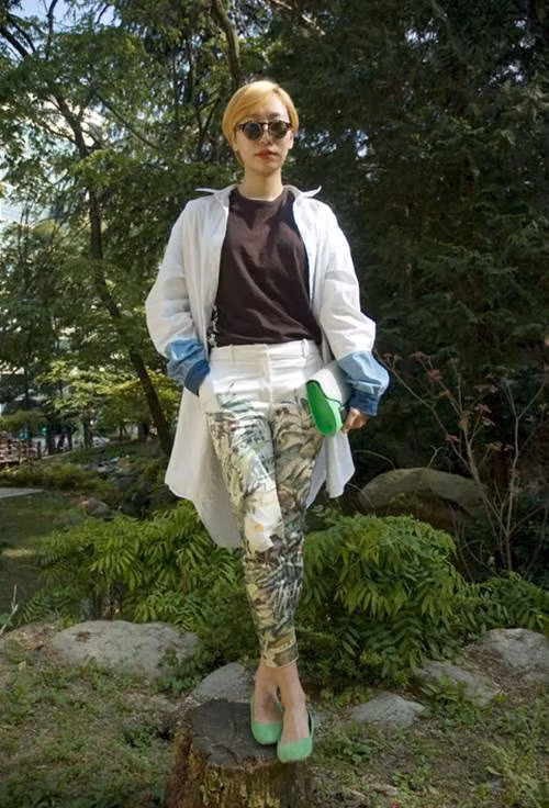 Cá tính và bay bổng là những gì người khác có thể nhìn thấy ở bộ trang phục của nữ sinh này.