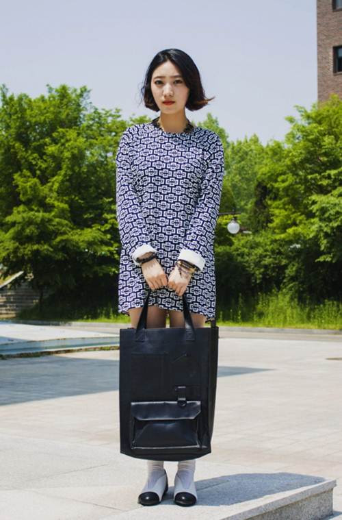 Cực đơn giản nhưng vẫn rất thu hút, nữ sinh này chắc hẳn phải rất yêu thích thời trang.