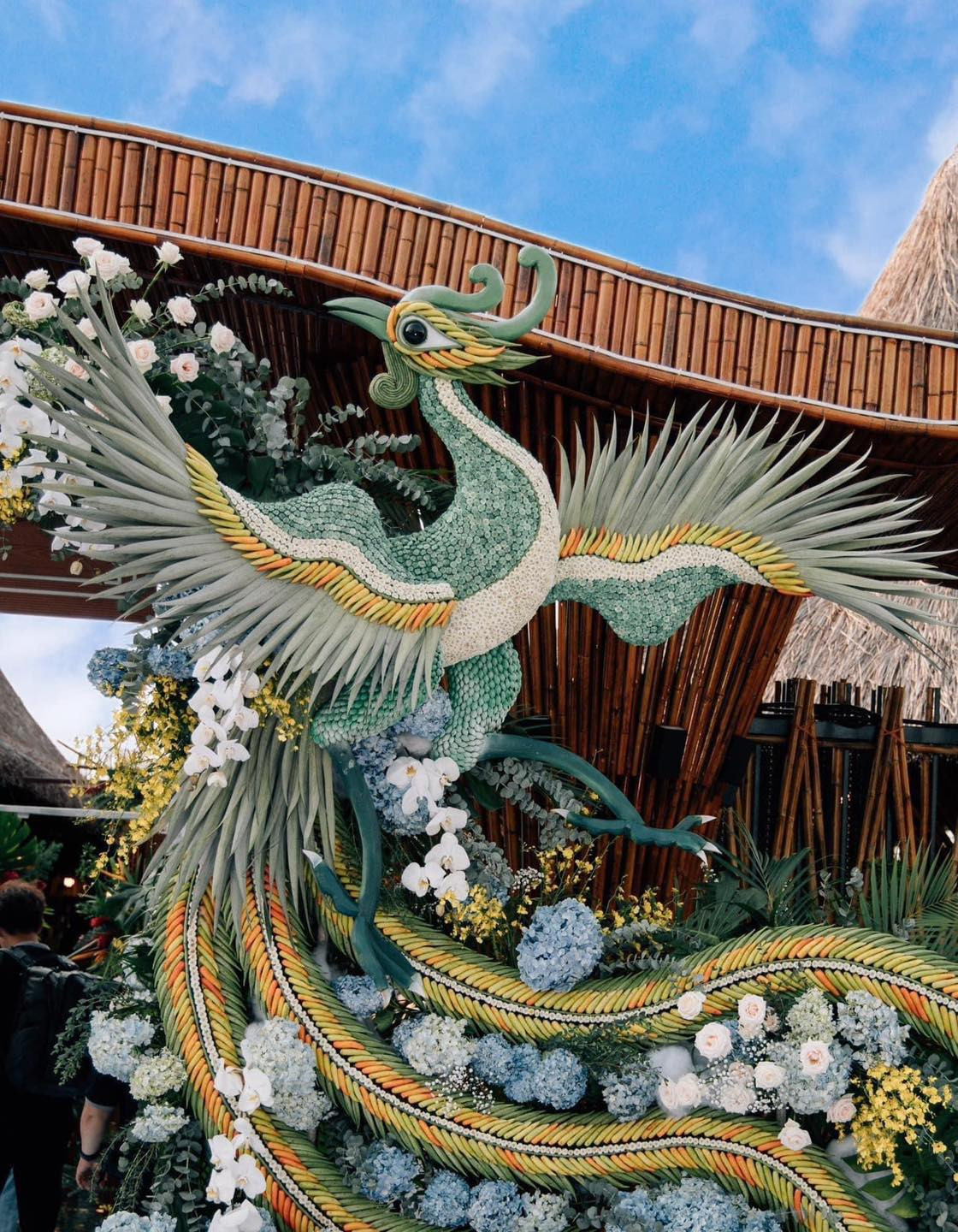 Long phụng sum vầy ngụ ý cầu chúc những điều tốt đẹp, mong ngày hỉ của cặp dâu rể mới sẽ diễn ra tốt đẹp, sống đến đầu bạc răng long.