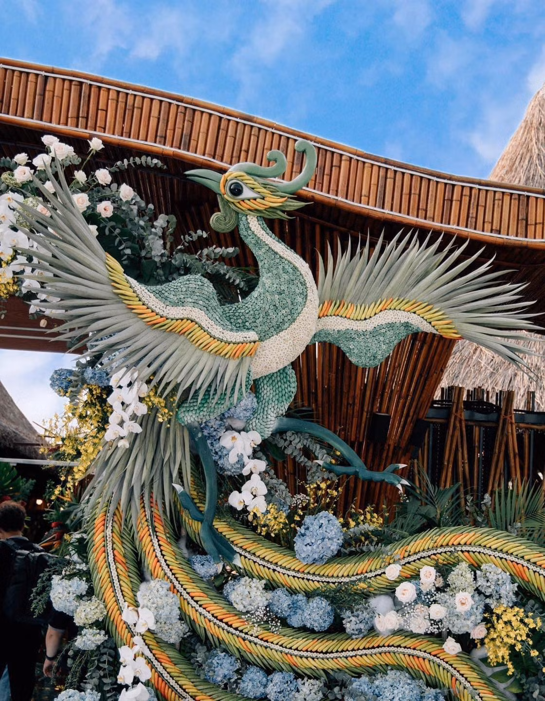 Long phụng sum vầy ngụ ý cầu chúc những điều tốt đẹp, mong ngày hỉ của cặp dâu rể mới sẽ diễn ra tốt đẹp, sống đến đầu bạc răng long.