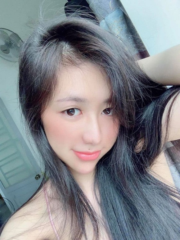 Hàng loạt cư dân mạng chia sẻ: "Người yêu cũ chắc hối hận rồi, nhìn xinh quá", "Sửa xong thấy lột xác hẳn", "Nhìn tự nhiên mà đẹp", "Sửa mũi xong đẹp dã man, trông rất Tây", "Chắc người yêu cũ xin quay lại vì quá đẹp"...