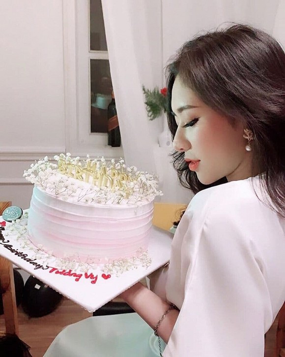 Cùng chiêm ngưỡng nhan sắc của cô gái phẫu thuật thẩm mĩ cực thành công.