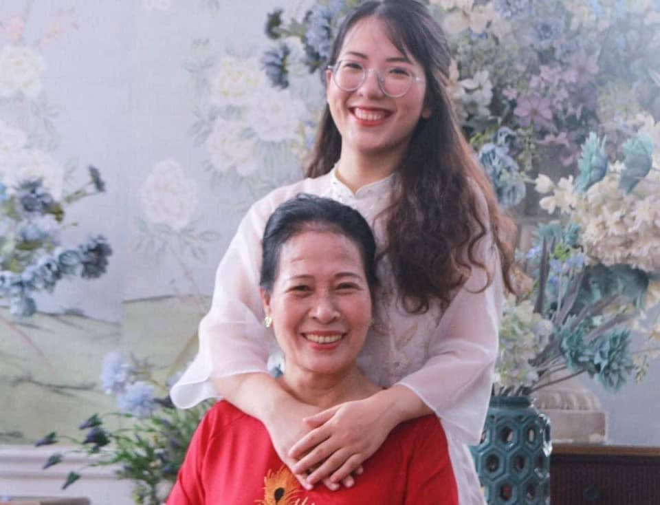 Cô con gái út là Thiên Tân, sinh năm 2000, là con gái út nên luôn được chiều chuộng nhất nhà. Cô nàng sở hữu nhan sắc xinh đẹp, ngọt ngào. Tân đã tốt nghiệp đại học và cũng có công việc tốt.