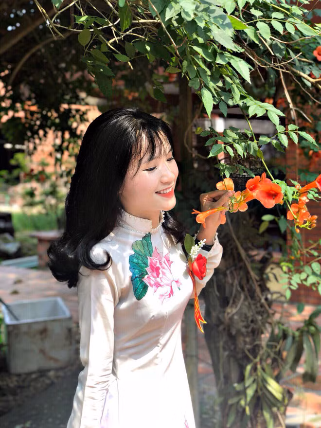 Sau bức ảnh, Kim Ánh liên tục nhận được nhiều lời kết bạn trên Facebook, và lượng follow của cô nàng tăng vùn vụt.