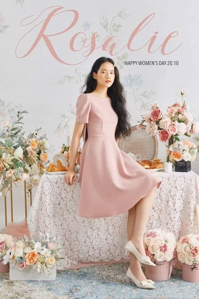 Theo tìm hiểu, người mẫu ảnh trong hình có tên là Hà Phương sinh ra và lớn lên ở Hà Nội, hiện đang học tại trường THCS Phương Liệt.