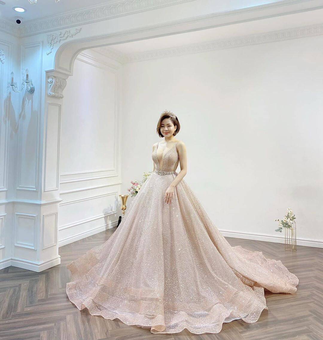 Hơn 1 năm sau sự cố lộ clip cá nhân, hot girl Trâm Anh bắt đầu cởi mở hơn trên mạng xã hội khi thường xuyên chia sẻ các hoạt động và chiêm nghiệm cuộc sống.