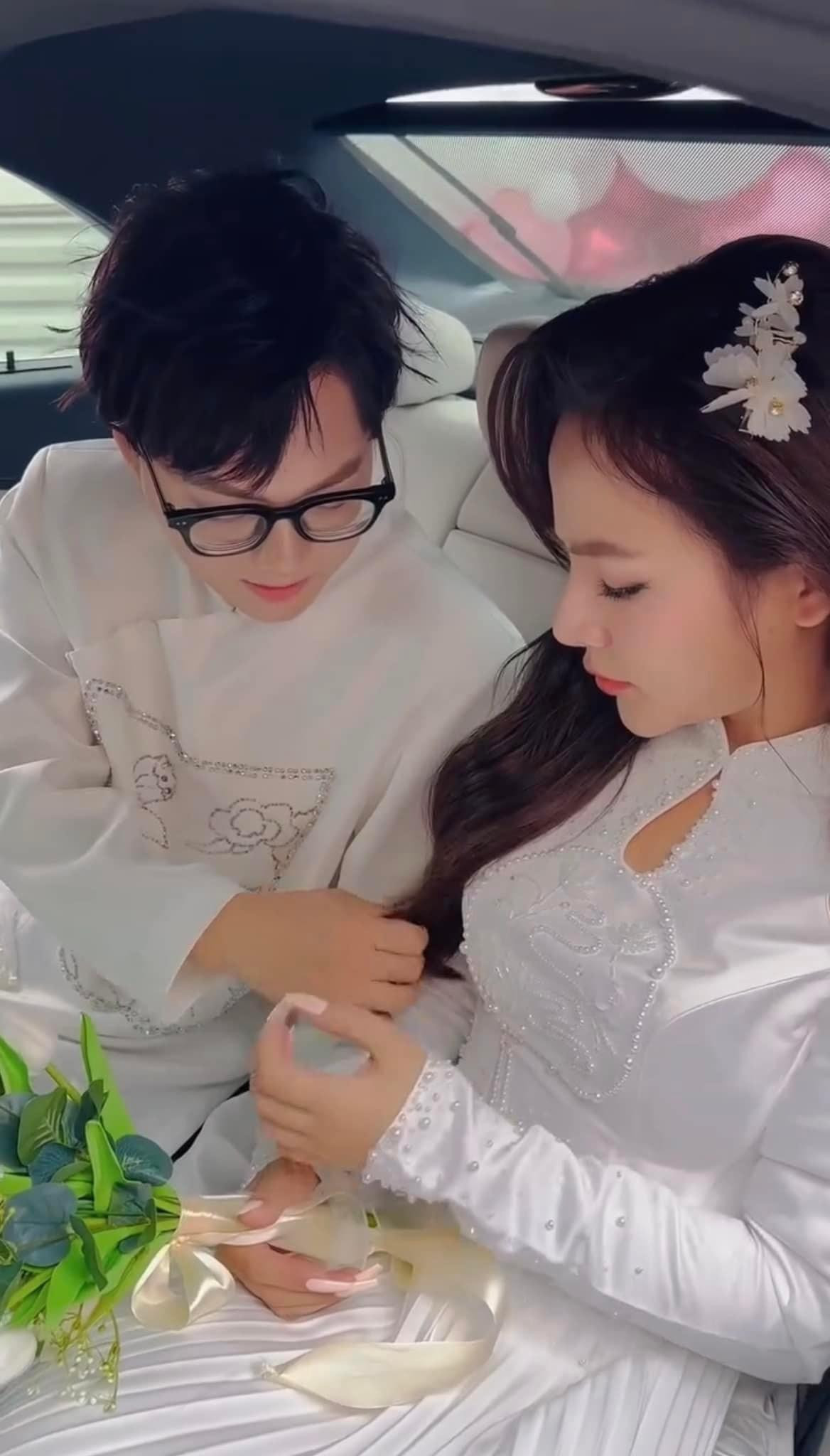 Đến hôm nay, không còn đồn đoán nữa, những hình ảnh đám cưới của nam Tiktoker đã được hé lộ.