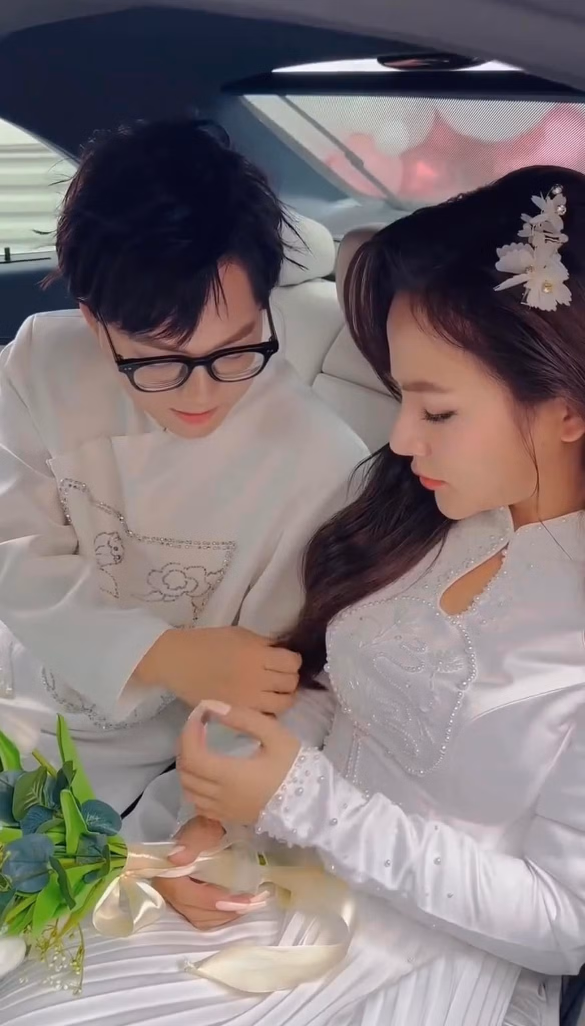 Đến hôm nay, không còn đồn đoán nữa, những hình ảnh đám cưới của nam Tiktoker đã được hé lộ.