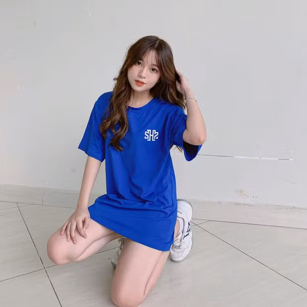 Không cần dùng đến app kéo chân, bạn gái tin đồn cầu thủ Quang Hải vẫn biết cách "hack" chiều cao siêu đỉnh.