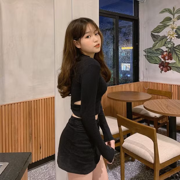 Thanh Thuỷ sở hữu gương mặt xinh xắn, dễ thương, trong sáng cùng vóc dáng cân đối, thu hút dù chỉ cao 1m52.