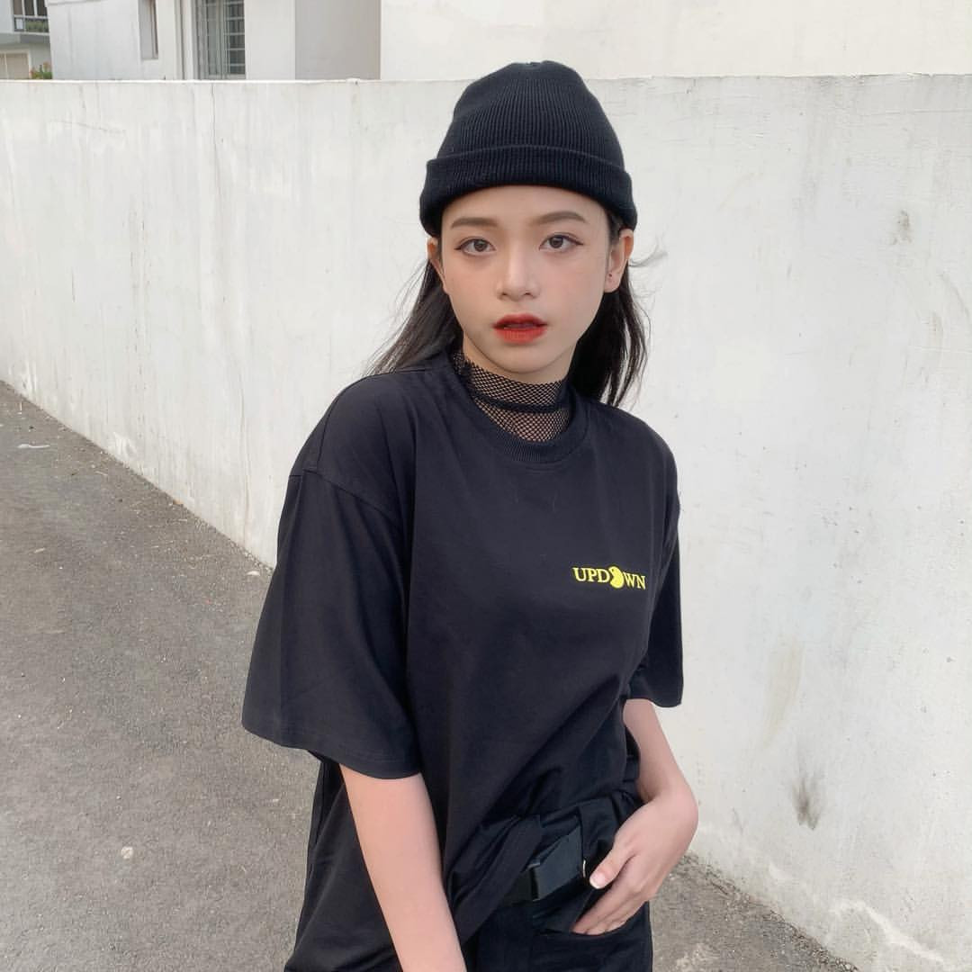 Ngoài những tấm ảnh chụp quảng cáo, Ngọc Quỳnh cũng thường chia sẻ các khoảnh khắc đời thường với phong cách đa dạng.