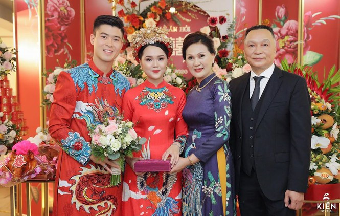 Đây không phải lần đầu tiên, Duy Mạnh và Quỳnh Anh chia sẻ những lời nói, hành động hết sức dễ thương với đối phương trên mạng xã hội. Cặp đôi ngọt ngào thường xuyên dành cho nhau những lời có cánh hay trêu đùa cực lầy khiến người hâm mộ ghen tỵ.